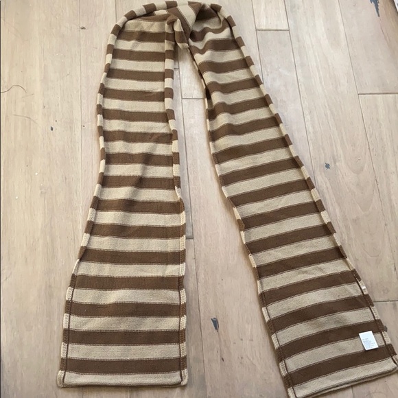 Ladies brown and tan striped scarf with pockets - Picture 5 of 5